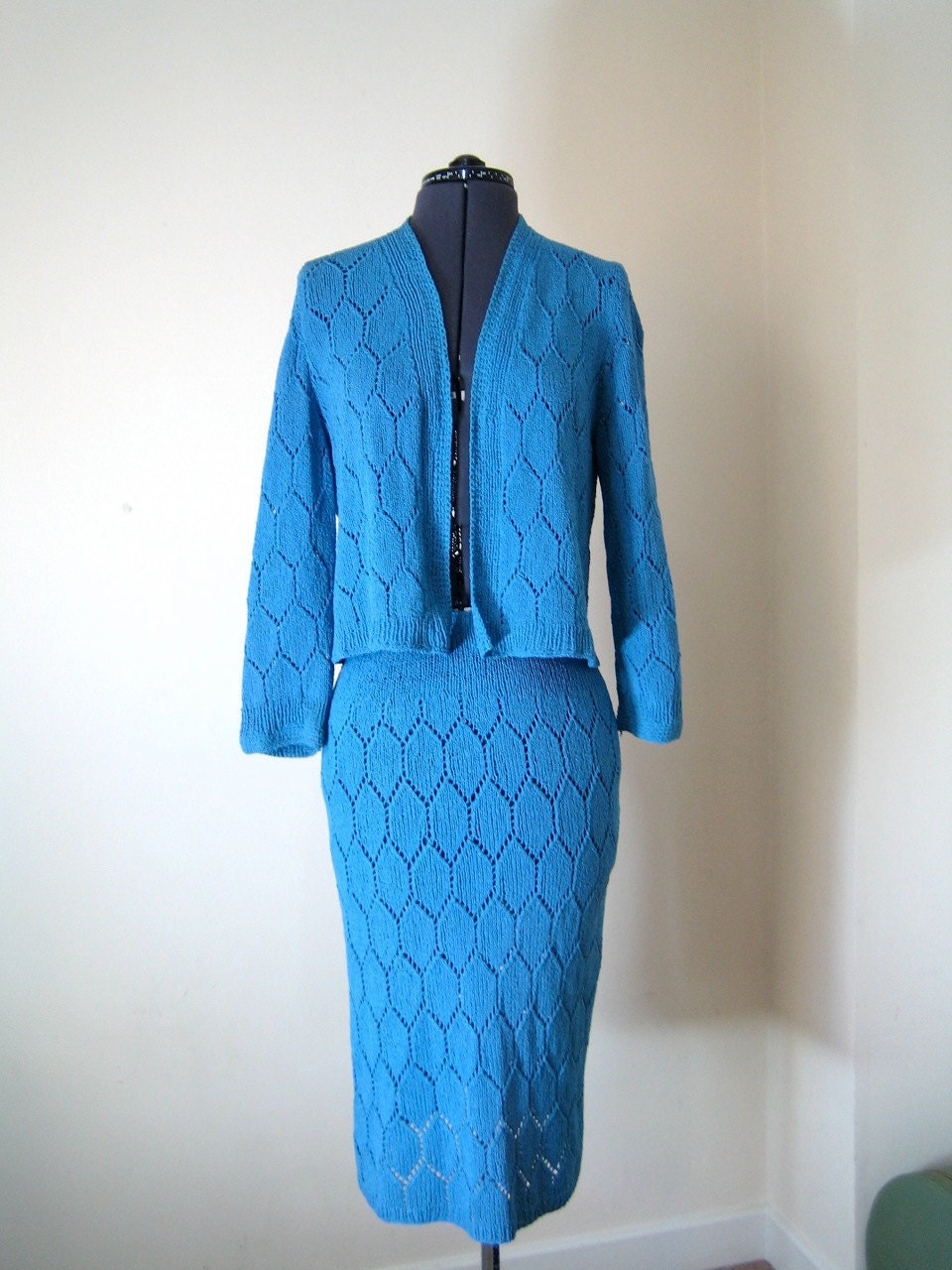 1940s-1950s knitted cardigan and skirt set in a beautiful bright turquoise blue