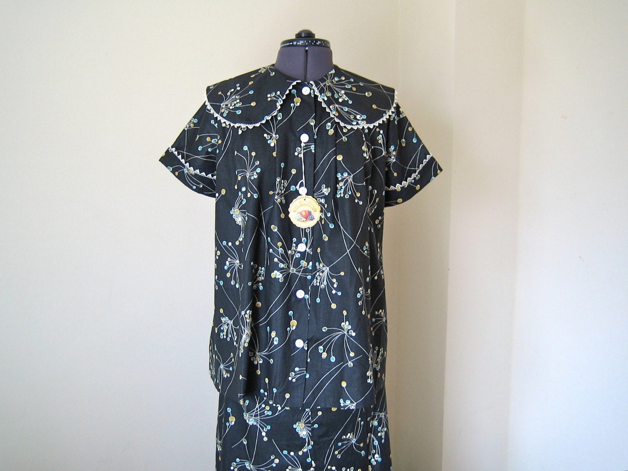1950s Maternity Suit Delightful NOS Fruit of the Loom blouse and skirt set Black print cotton M L
