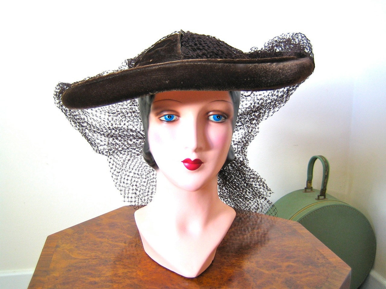 1940s 50s Hat AMAZING Caspar Davis California Model NEW LOOK designer hat in straw and velvet