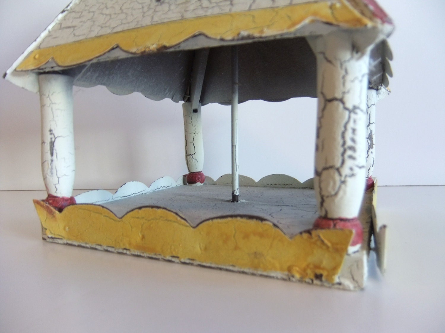 Vintage Bird House Feeder
