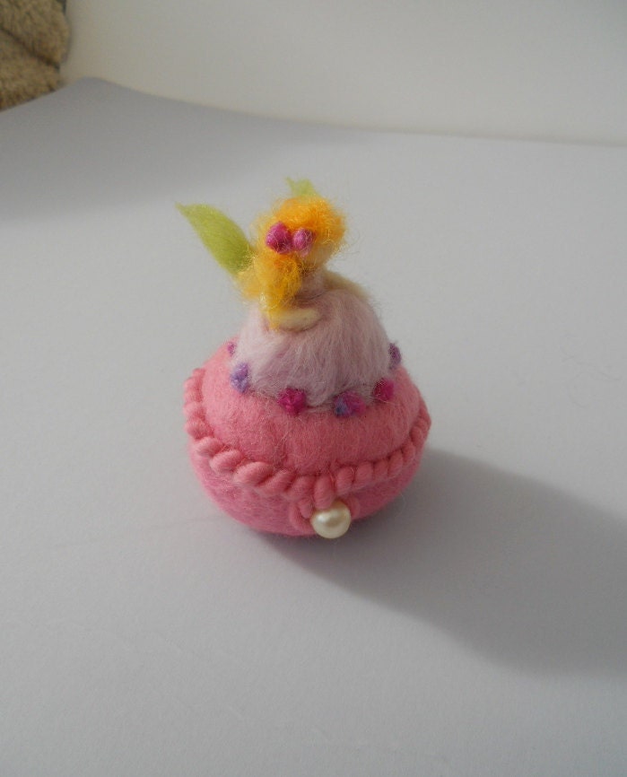 Rosebud...A Little Tooth Fairy Box in Pink... A Needle Felted container / trinket box / pot / bowl. FREE Worldwide Shipping