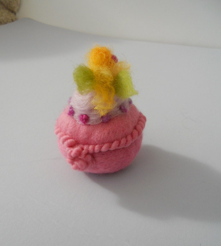 Rosebud...A Little Tooth Fairy Box in Pink... A Needle Felted container / trinket box / pot / bowl. FREE Worldwide Shipping