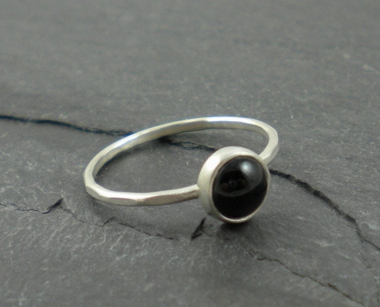 Black Onyx Ring. Silver Hammered Band.