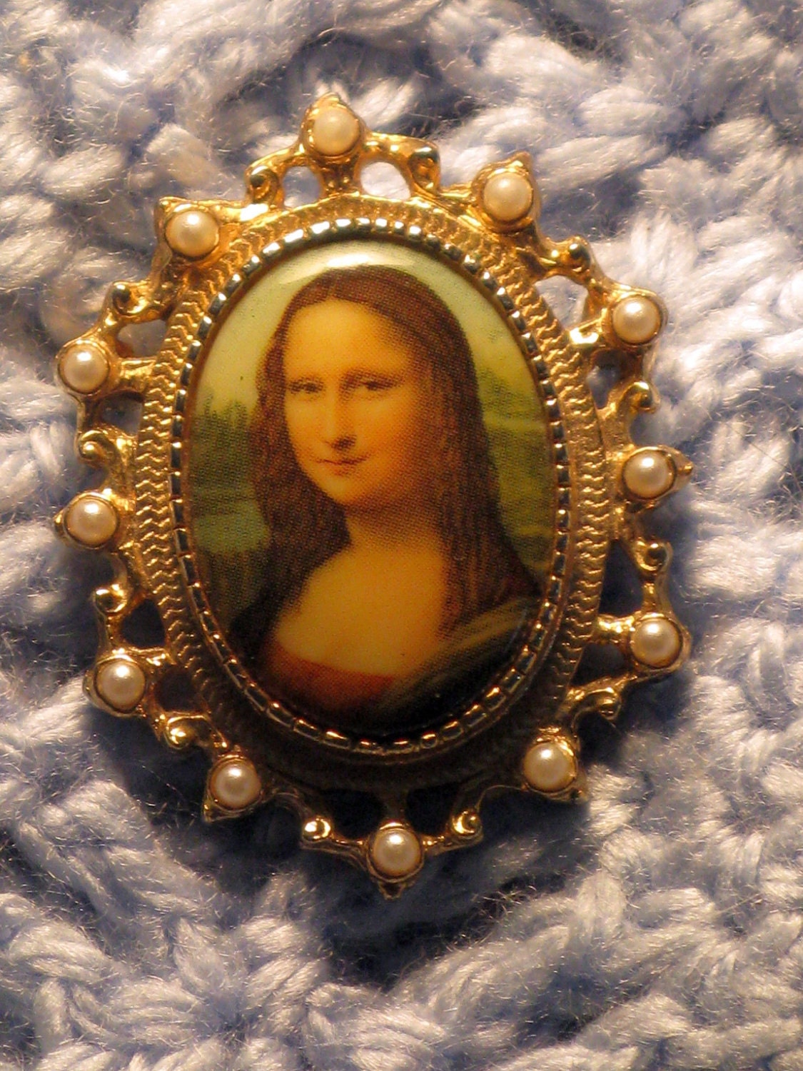 REDUCED - Sarah Coventry Mona Lisa Brooch/Pendant (B-3-6)