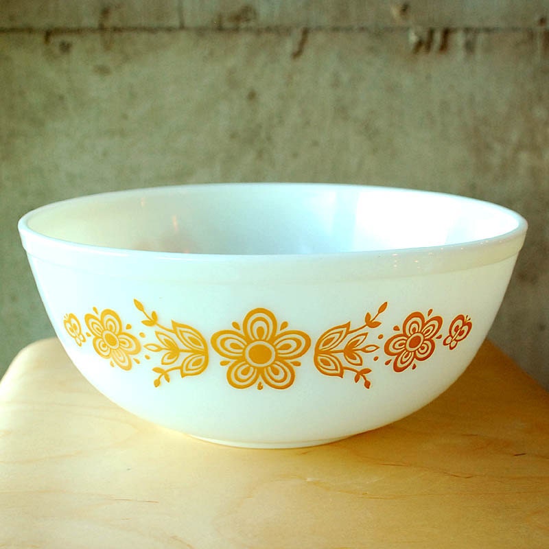 Pyrex Butterfly Gold Mixing Bowl 4 Quart No. 404 RARE