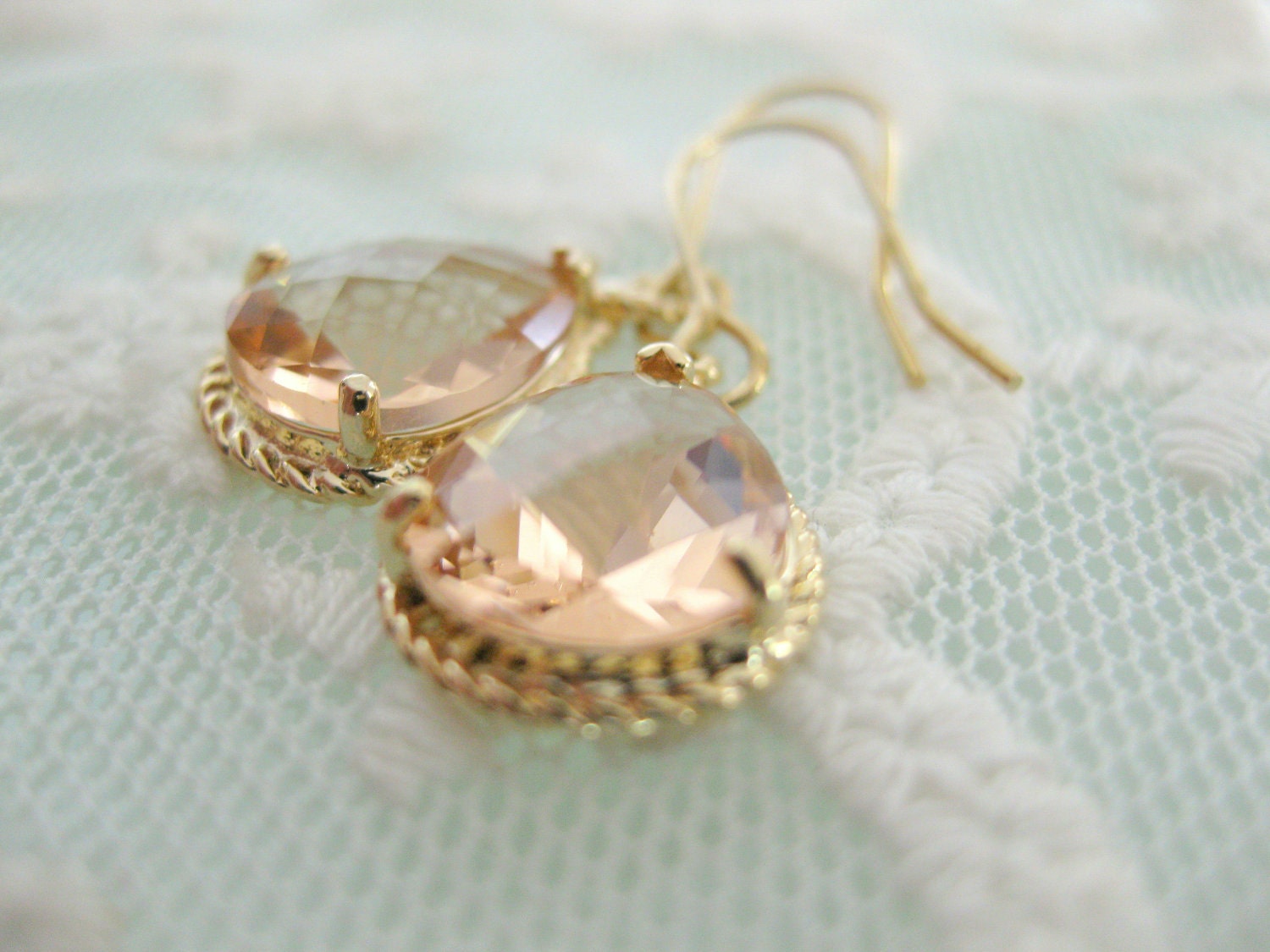 Champagne. Teadrop glass earrings.