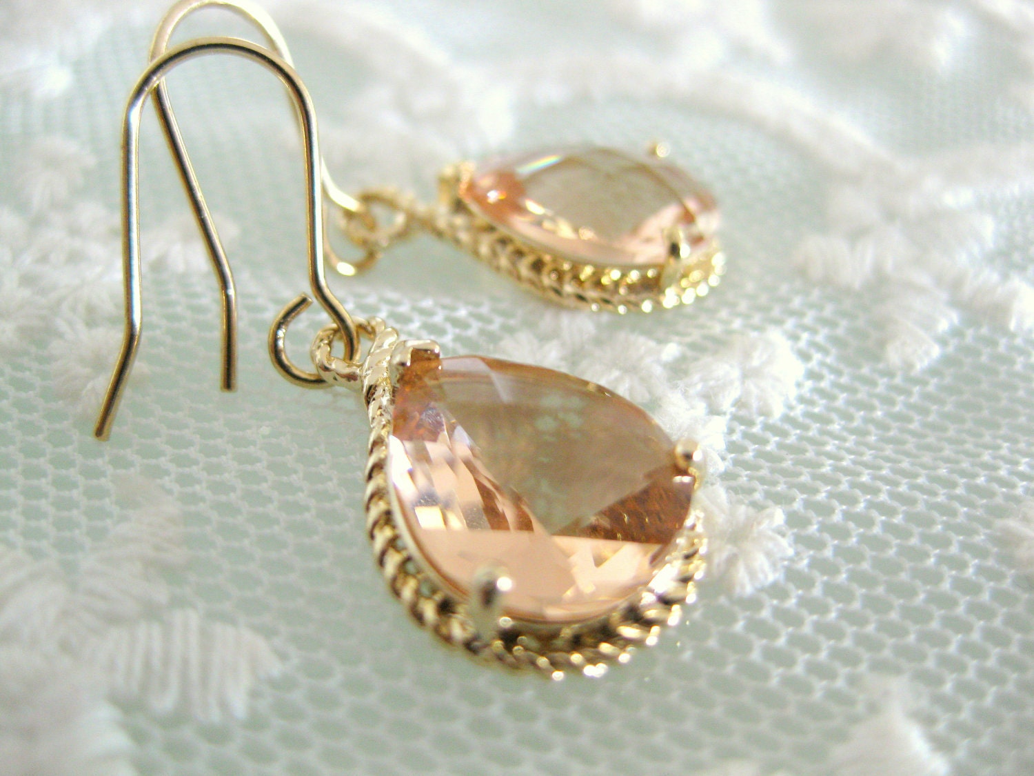 Champagne. Teadrop glass earrings.