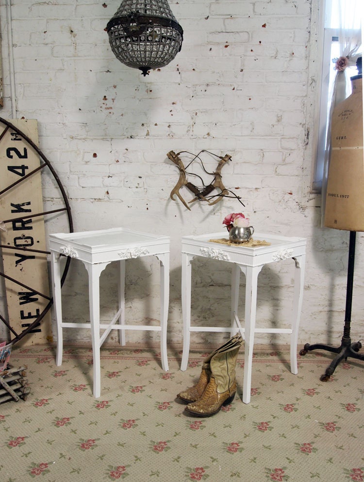 Painted Cottage Chic Shabby White French End Table ENT242