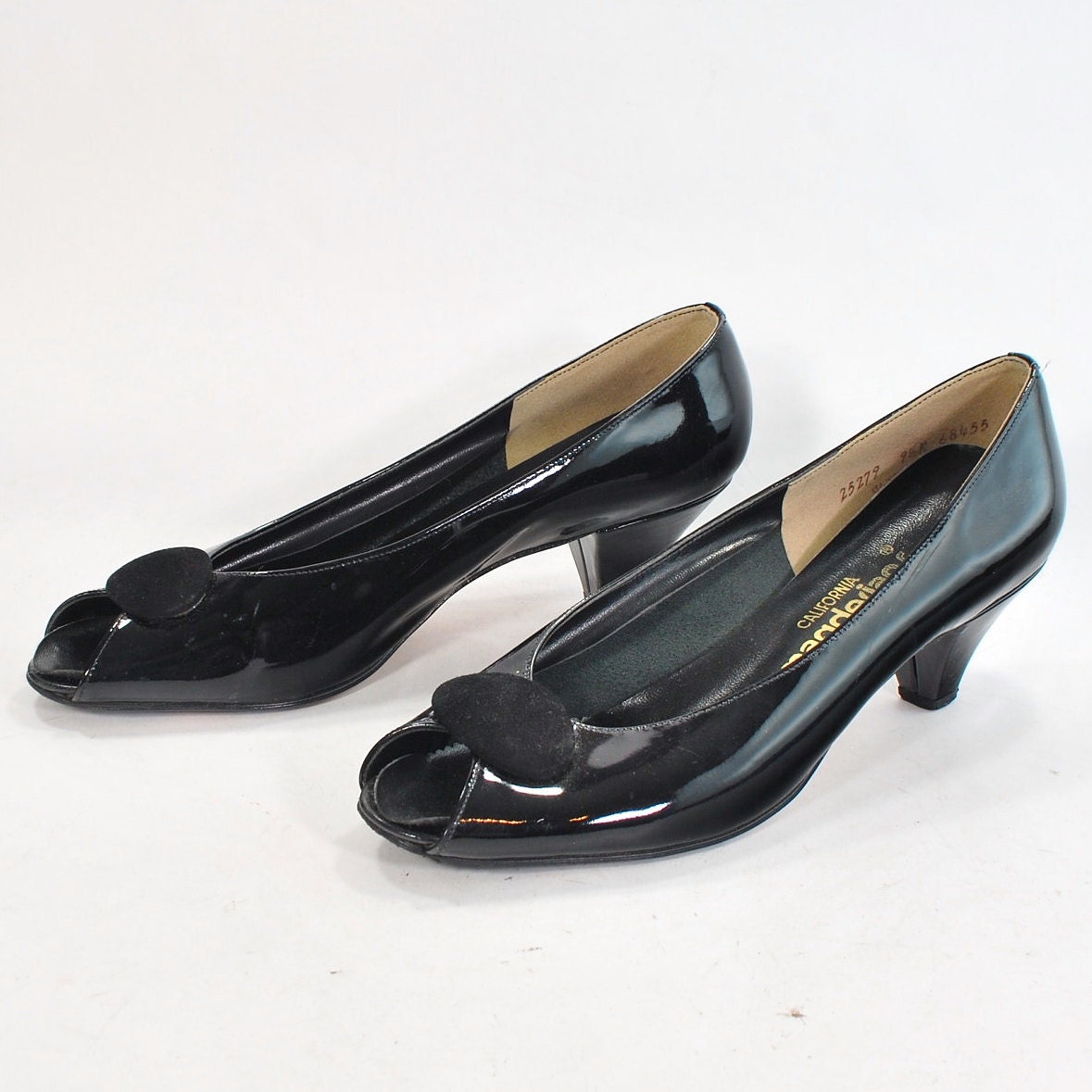 Sweet and Sassy peeptoe kitten heels .black patent pumps .suede toe abstract bow -women's size 9-Magdesians