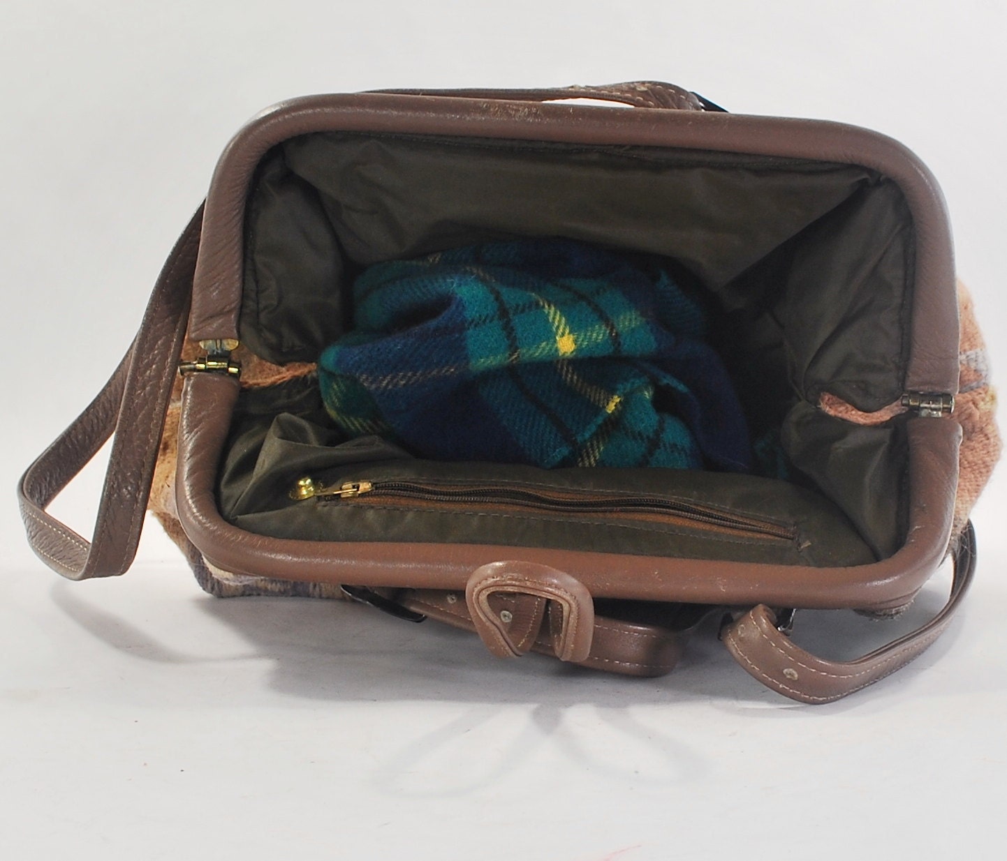 Kilim with Kindness: Southwestern Simplicity .taupe leather and woven wool doctor style bag .Bohemian Handbag with ethnic details