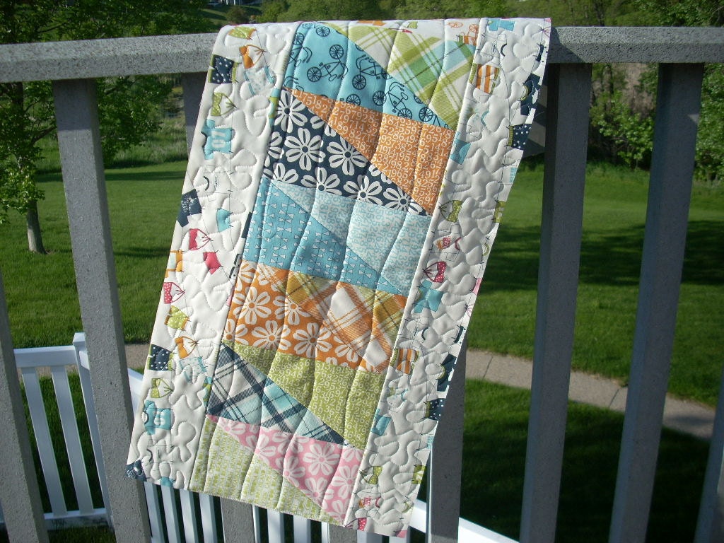 Lucy's Crab Shack tablerunner - FREE SHIPPING