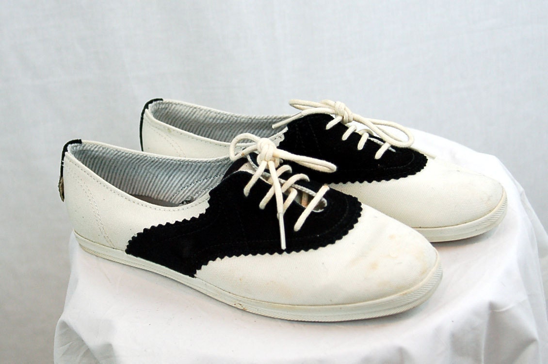 Vintage saddle shoes, Keds saddle shoes, saddle shoe sneakers, black white, Size