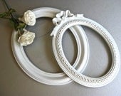 Vintage Oval Frames, White Frames, Shabby and Chic, Cottage Chic, Wall Decor, Bow Frame, French Country