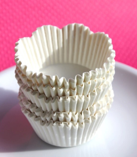 White Cupcake Liners. Standard Size White Cupcake Paper/Baking Cup/Cup