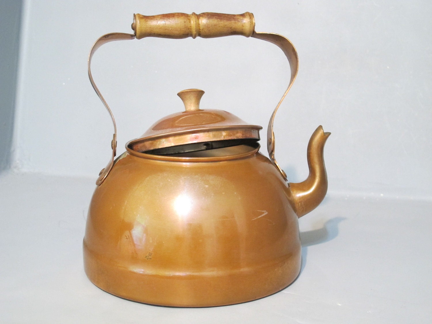 Vintage Copper Teapot with Wood Handle & Knob / Tea Kettle Cottage Farmhouse Decor, Primitive Rustic Coffee Pot, Country Style Kitchen