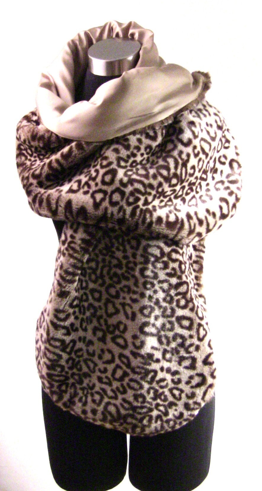 MOST DESIRED - Leopard Stole in Faux Fur