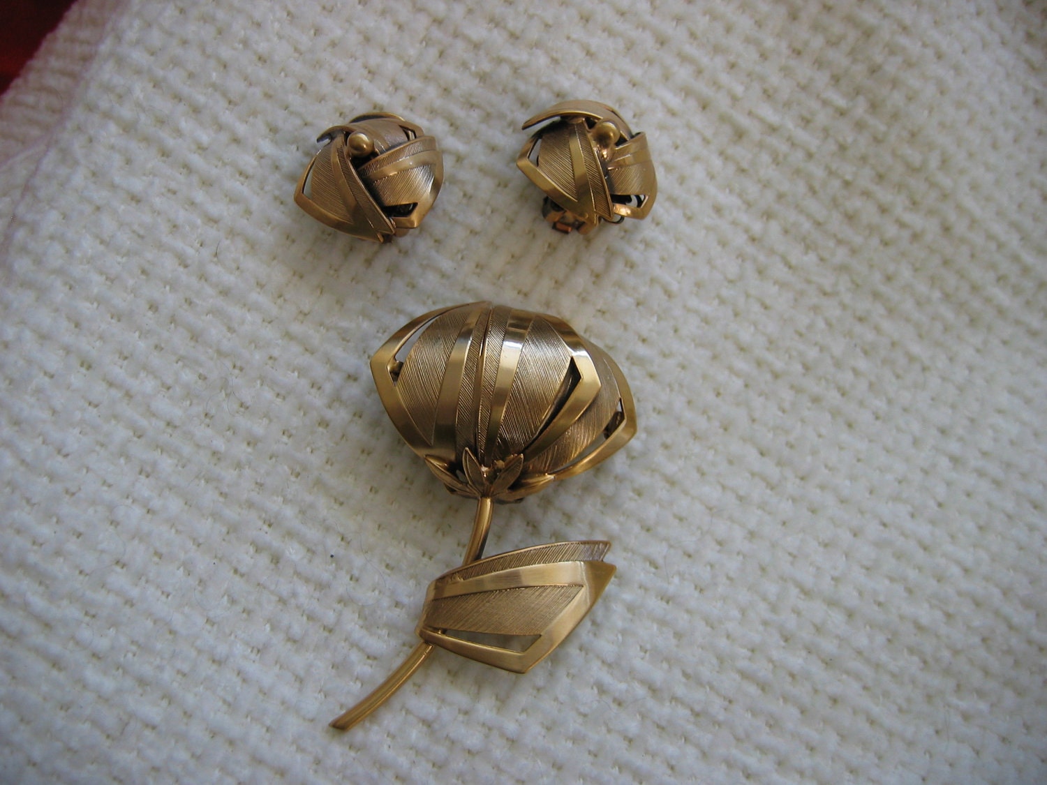 Vintage Tortolani Brooch & Matching Clip on Earrings.  Hollywood glamour. Goldtone.