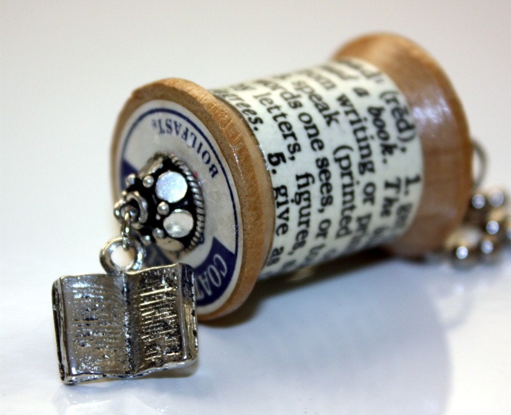 Read / Wooden Spool Dictionary Definition Necklace : Bookworm Likes to Read MADE TO  ORDER