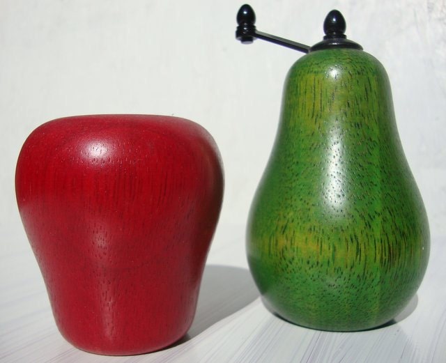 Vintage Wood Apple and Pear Salt and Pepper Mill Set