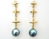 Tahitian Black Pearl 18 Karat Gold Compass Rose Earrings