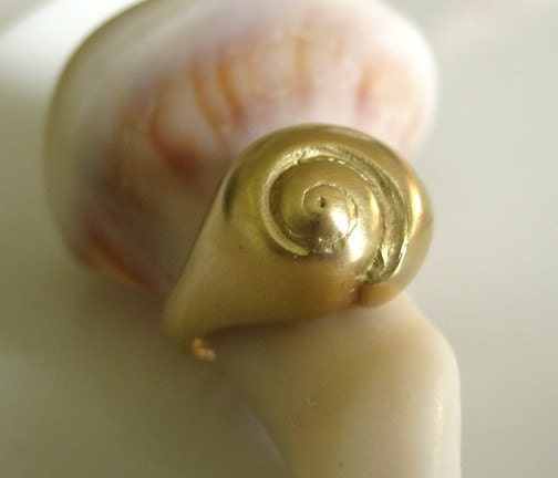 Gold Shell Ring Small 18k Hatteras Snail