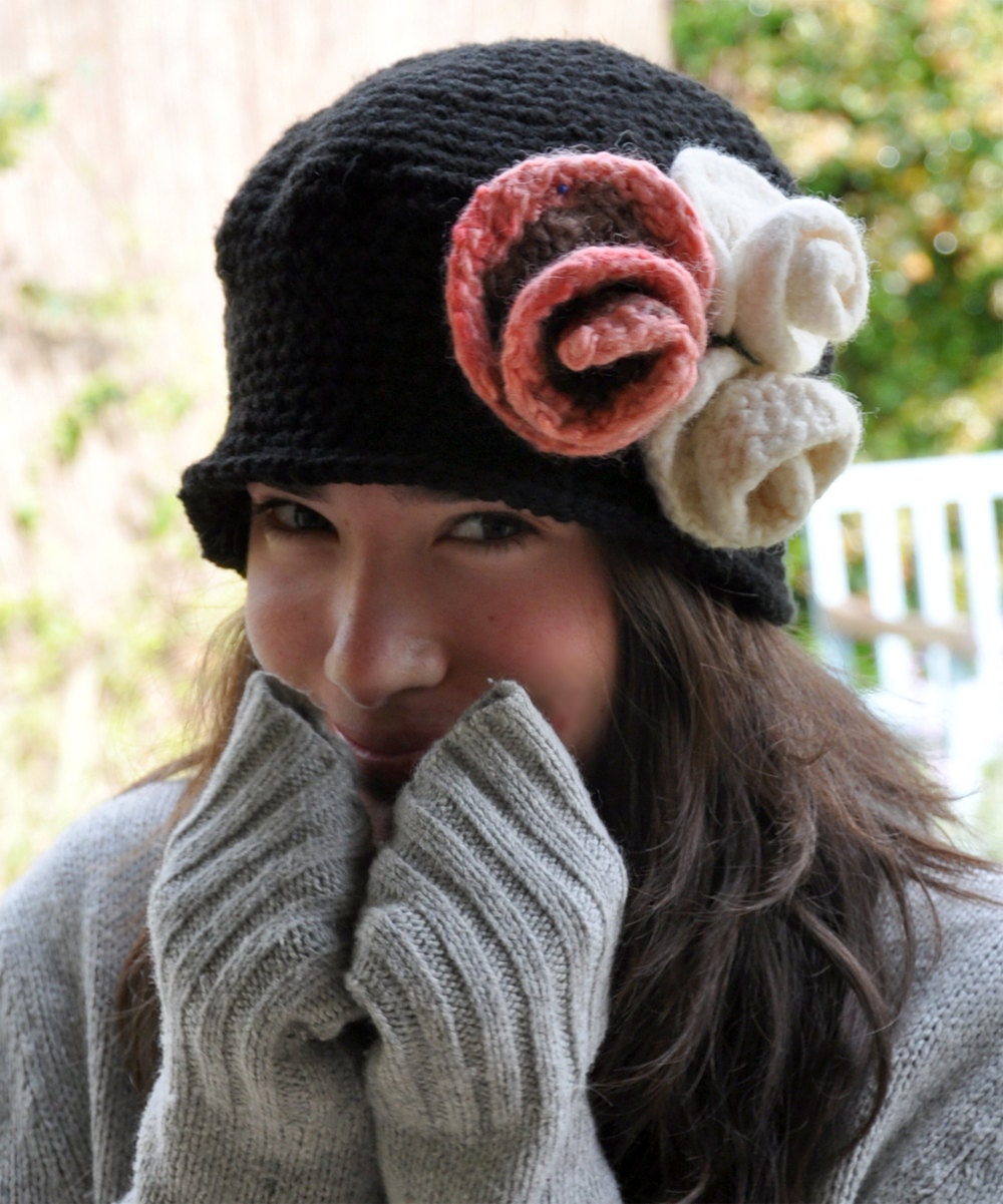 Black Crochet Hat, Cloche Hat with Natural White and Pink  Wool  Felted  Roses, Flapper black hat with Felted  Roses