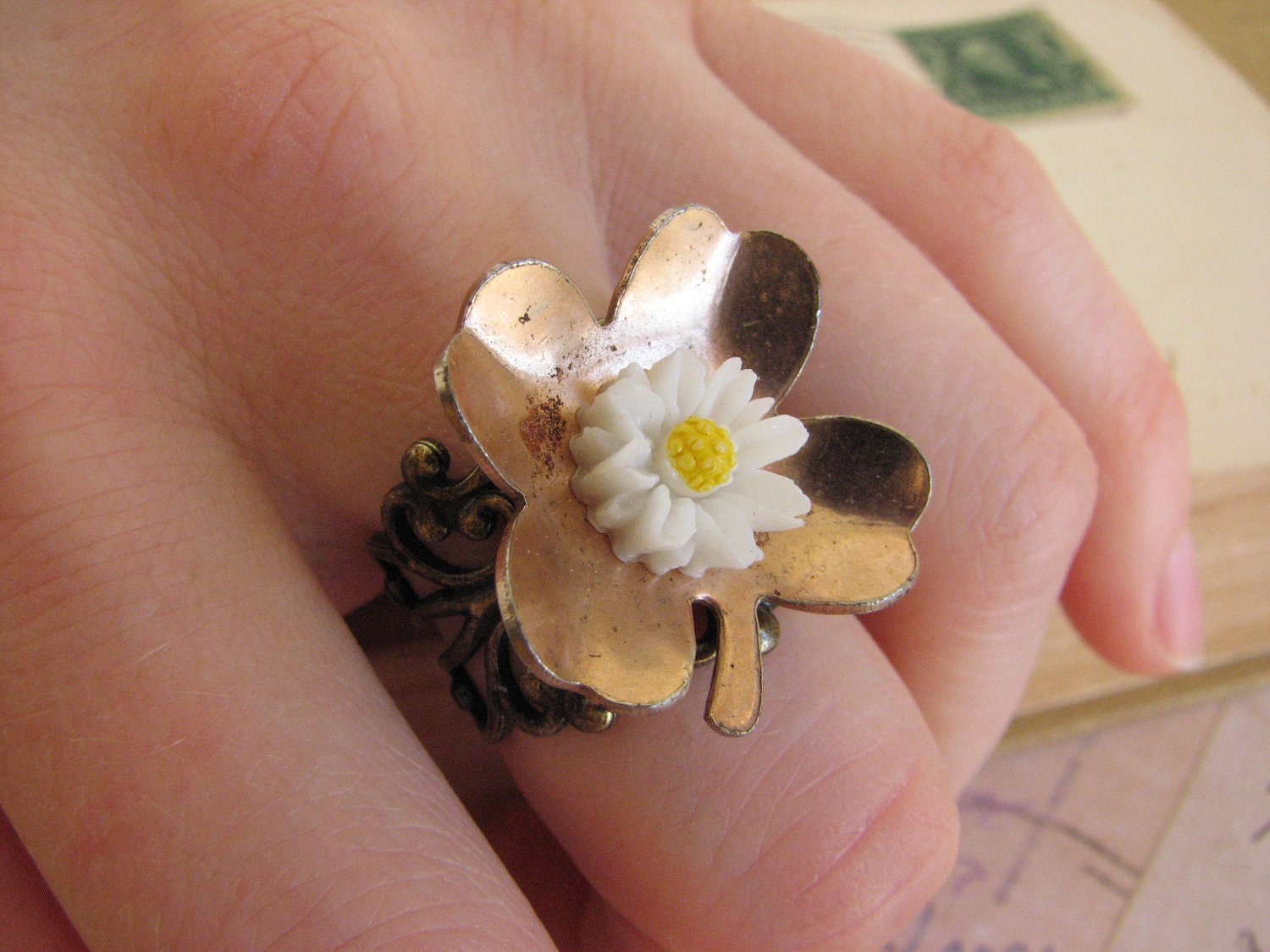 Vintage Inspired Daisy Ring -vintage four leaf clover and daisy filigree ring-