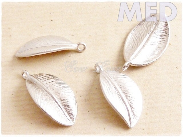 4 pcs- (1565-MR-MED) MEDIUM Matte rhodium plated single leaf charms/pendants