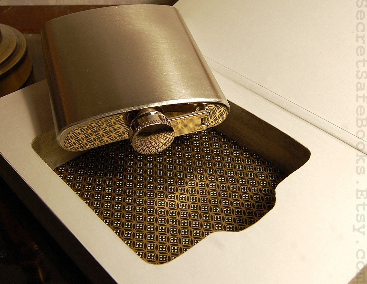 Hollow Book Safe & Flask - HOLY BIBLE (Flask included)