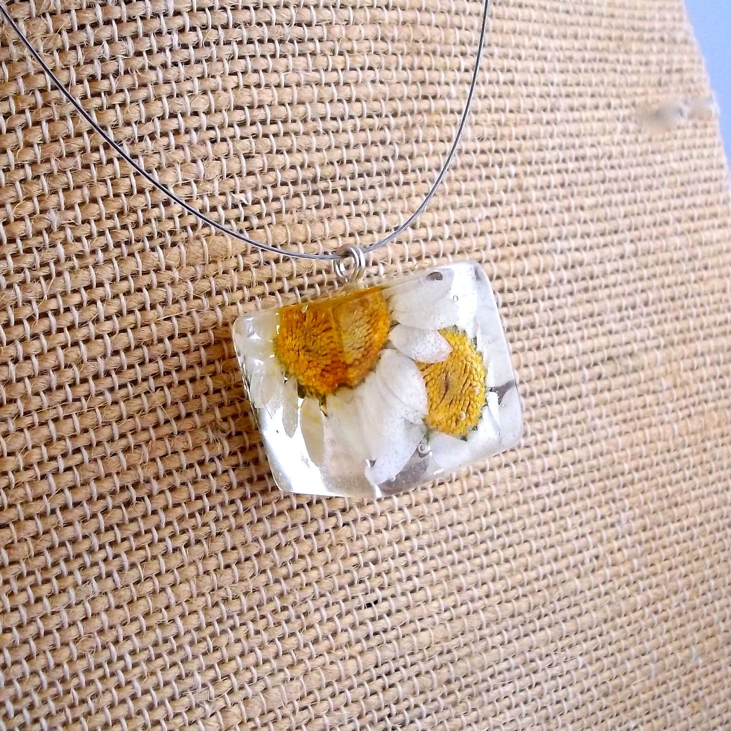 READY TO SHIP Daisy Resin Cube Necklace. White Pressed Flower Resin Pendant Necklace.  Real Pressed Flowers - White Daisy.