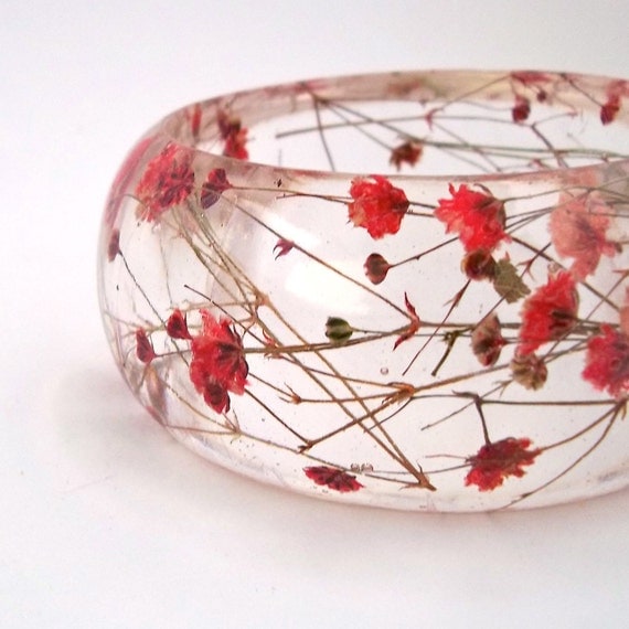 Red Resin Bangle. Chunky Bangle with Pressed Flowers. Real Flowers - Red Baby's Breath. Contemporary Botanical Jewelry.