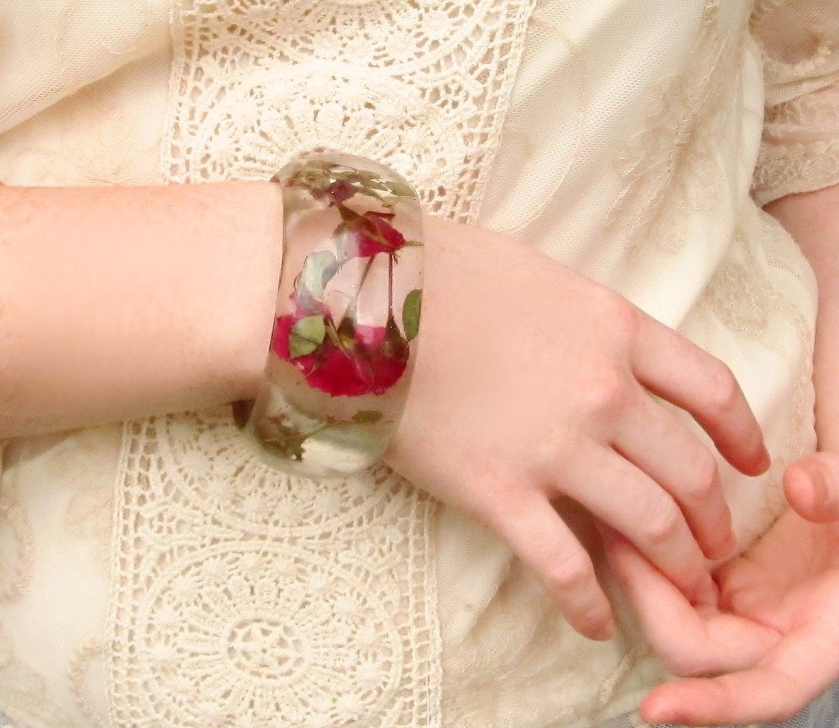 Red Roses Resin Bangle - Pressed Flowers Encased in Resin.  Chunky Bangle with Real Flowers - Red Roses.  Pressed Flower Bracelet Cuff.
