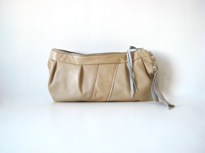 remnant ultra soft leather pleated clutch in dune  // la pochette