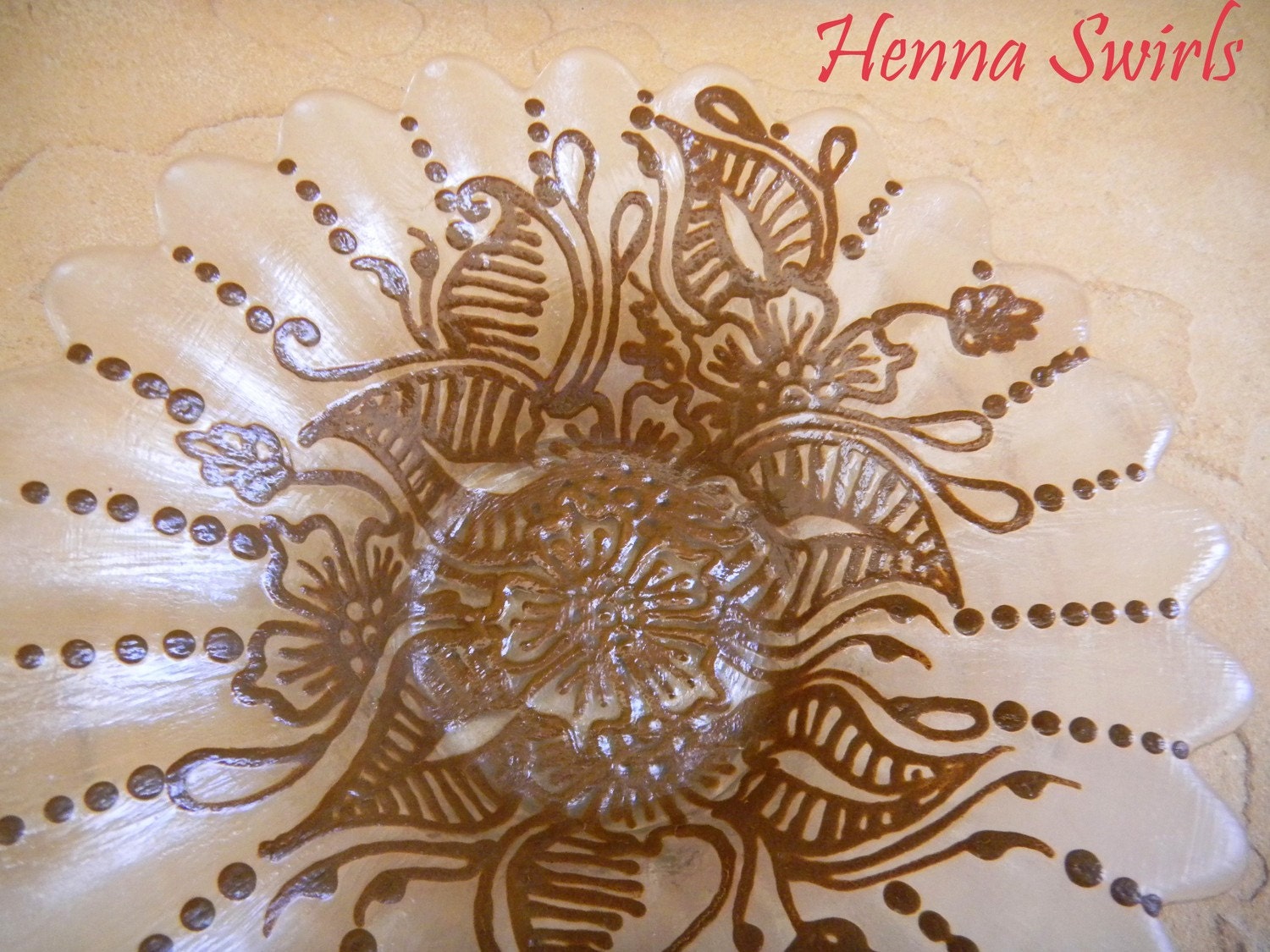 henna dish