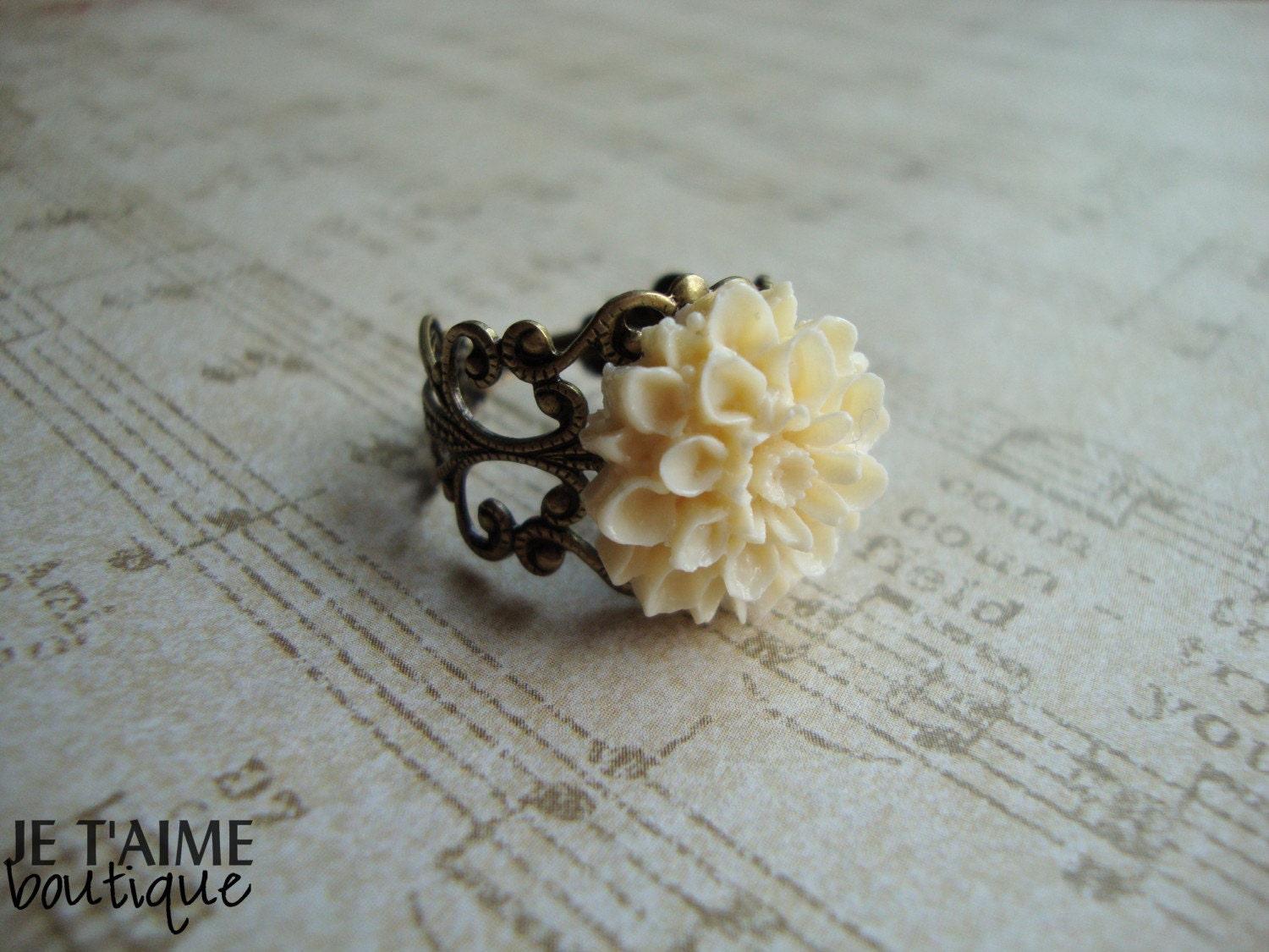 SWEET VANILLA CREAM - Adjustable Filigree Brass Ring With Cream Flower Cabochon Ivory Ecru Spring Summer Feminine Gift For Her