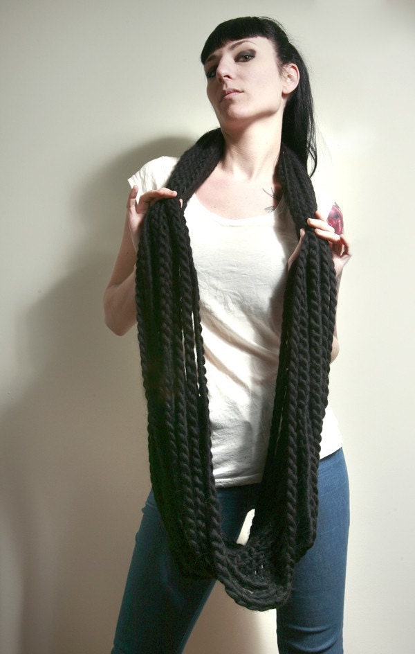 The Sawmill Infinity Chain in Black