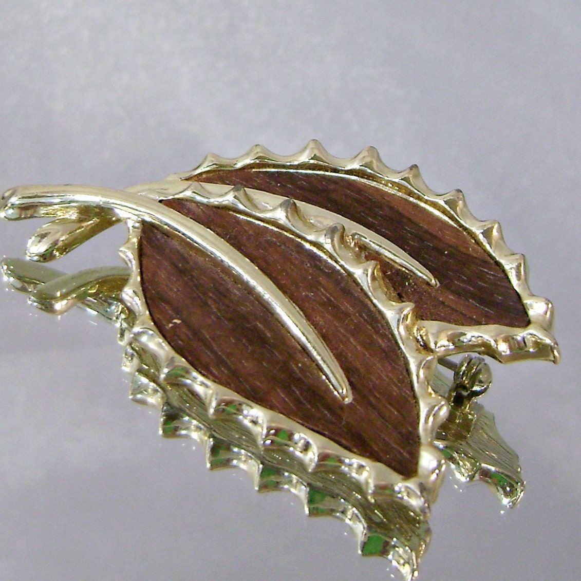 Vintage Leaf Brooch. Sarah Coventry Wooded Beauty Wood Leaves