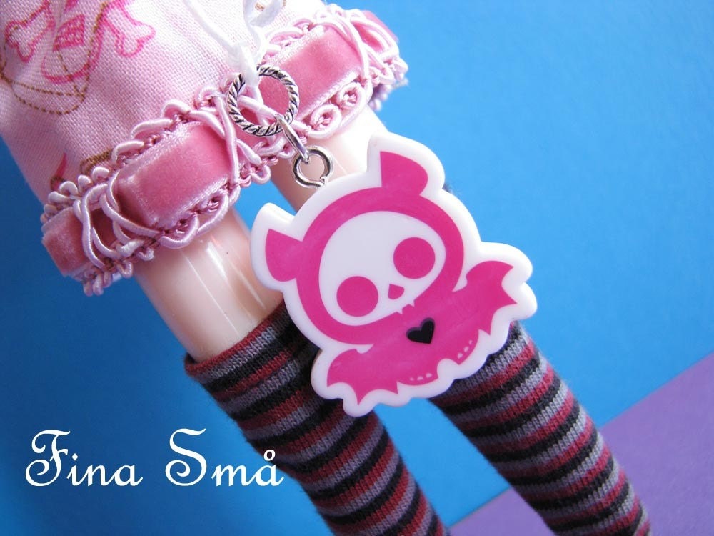 SALE LAST CHANCE Blythe Pull Charm Bat Skeleton Kawaii emo gothic - Pink Heart Bat -