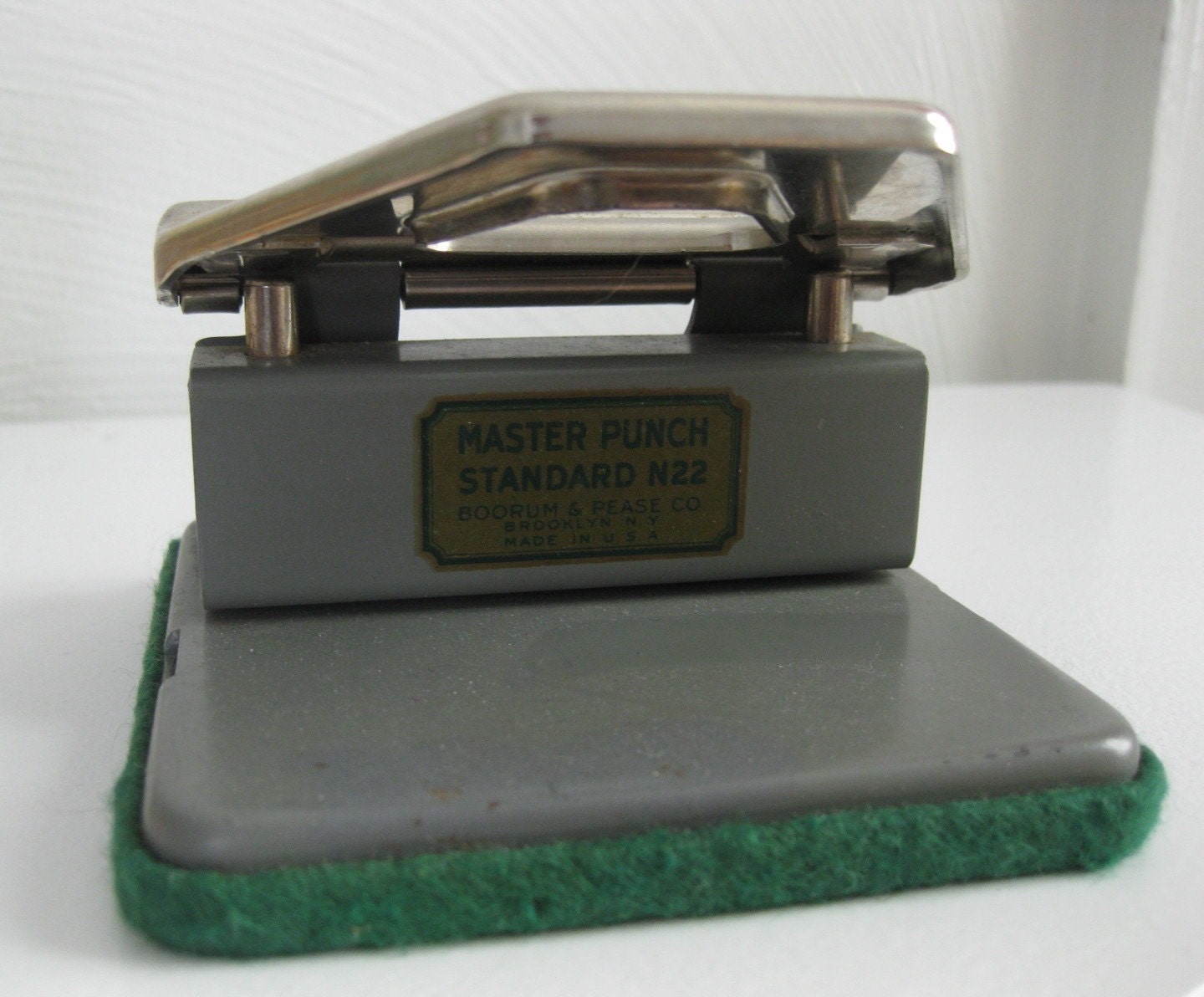 Master Punch Standard N22 - Vintage Industry Desktop 2 Hole Paper Puncher