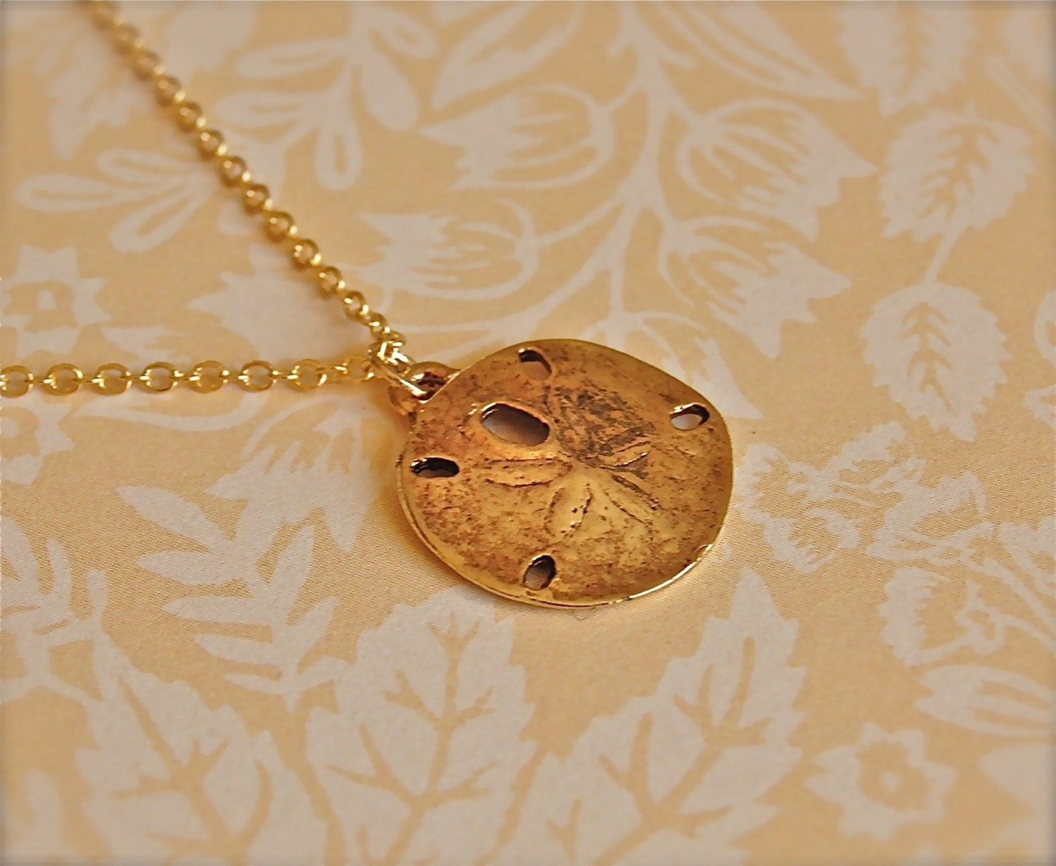 The Sand Dollar Necklace - Gold