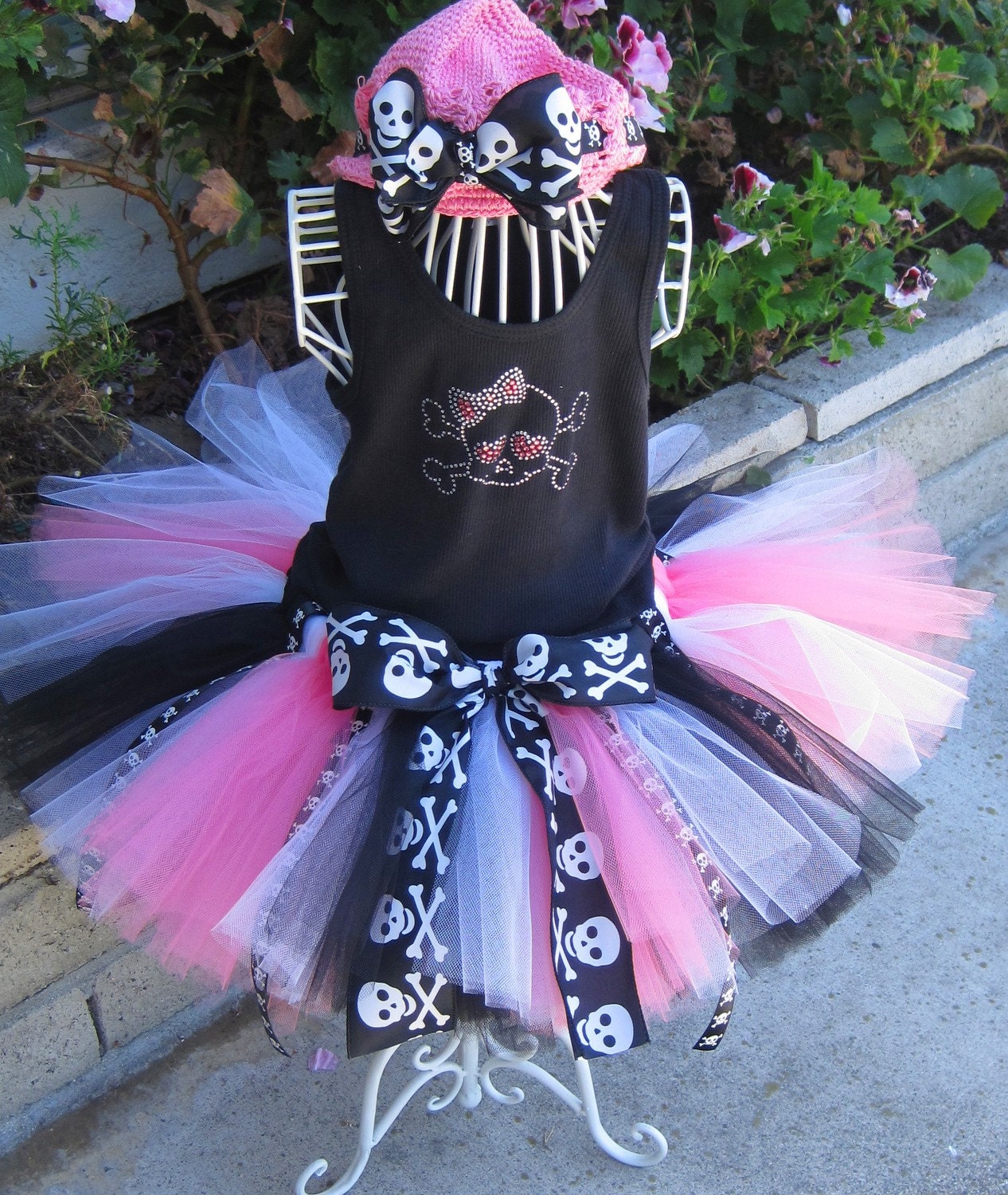 The Ultimate Pirate Skull and Crossbones Tutu Set includes tutu, shirt and hat with bow. Perfect for Birthdays, Dress Up and Halloween