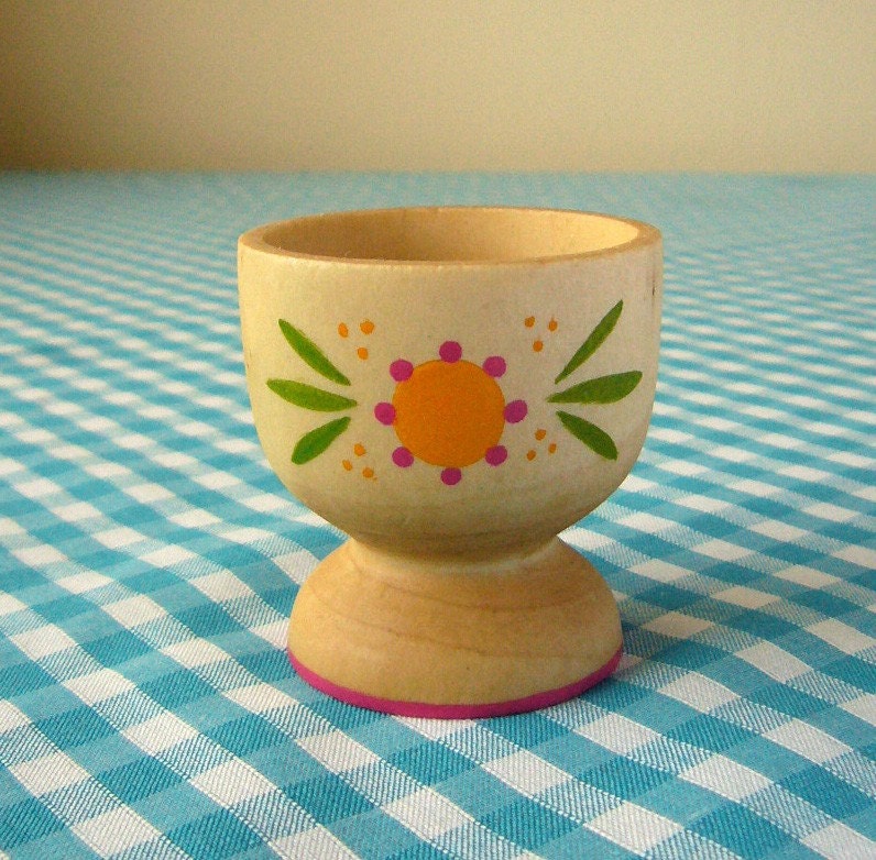 victoria hand painted wooden egg cup pink - yellow
