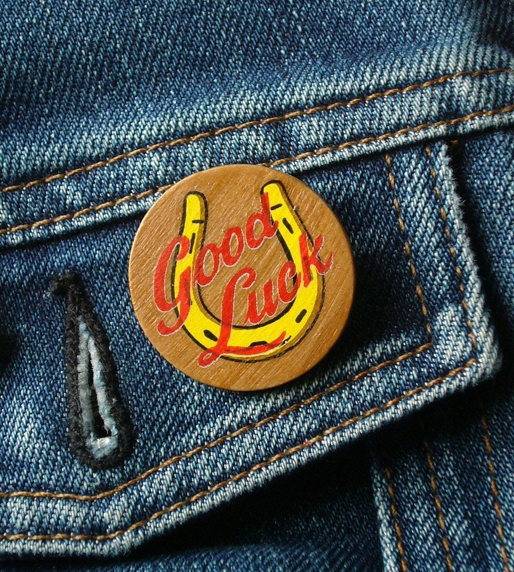 lovely lucky horseshoe wooden brooch