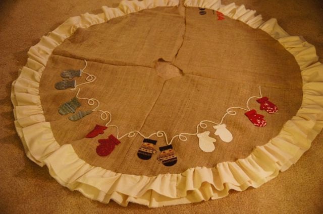 Mitten appliqued christmas tree skirt