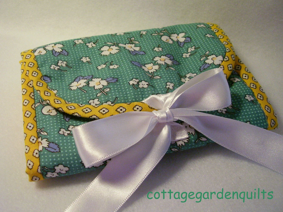 Reproduction Feedsack Needle Case Book Organizer, Sewing Wallet, Travel case, Sewing Kit, Quilting