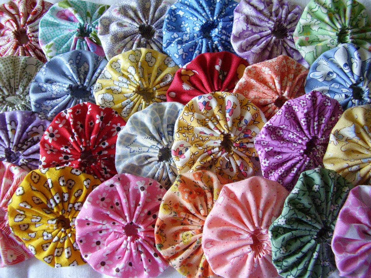 25 - 1930's Feedsack Repro 2 inch Yo Yo Fabric Quilt Block Embellishment Applique Trim Pieces