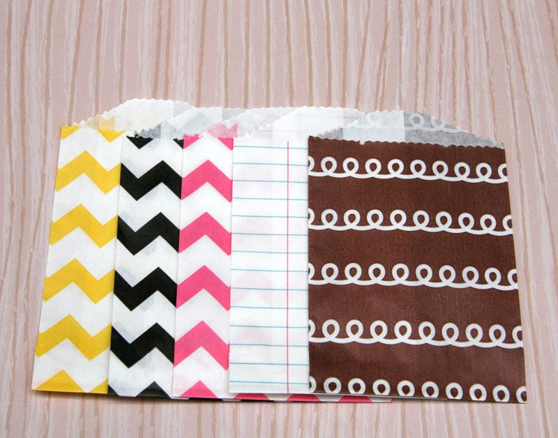 Little Chevron Paper Bags in Pink, Yellow and Black (30)