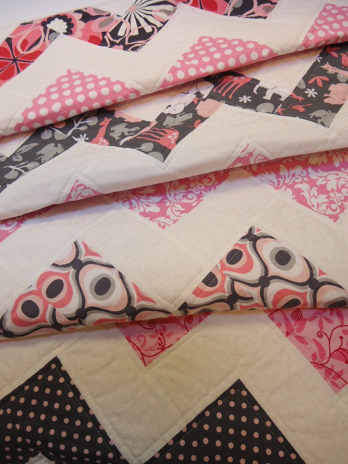 Toddler Quilt Baby Girl - Chevron quilt - Gray and Pink