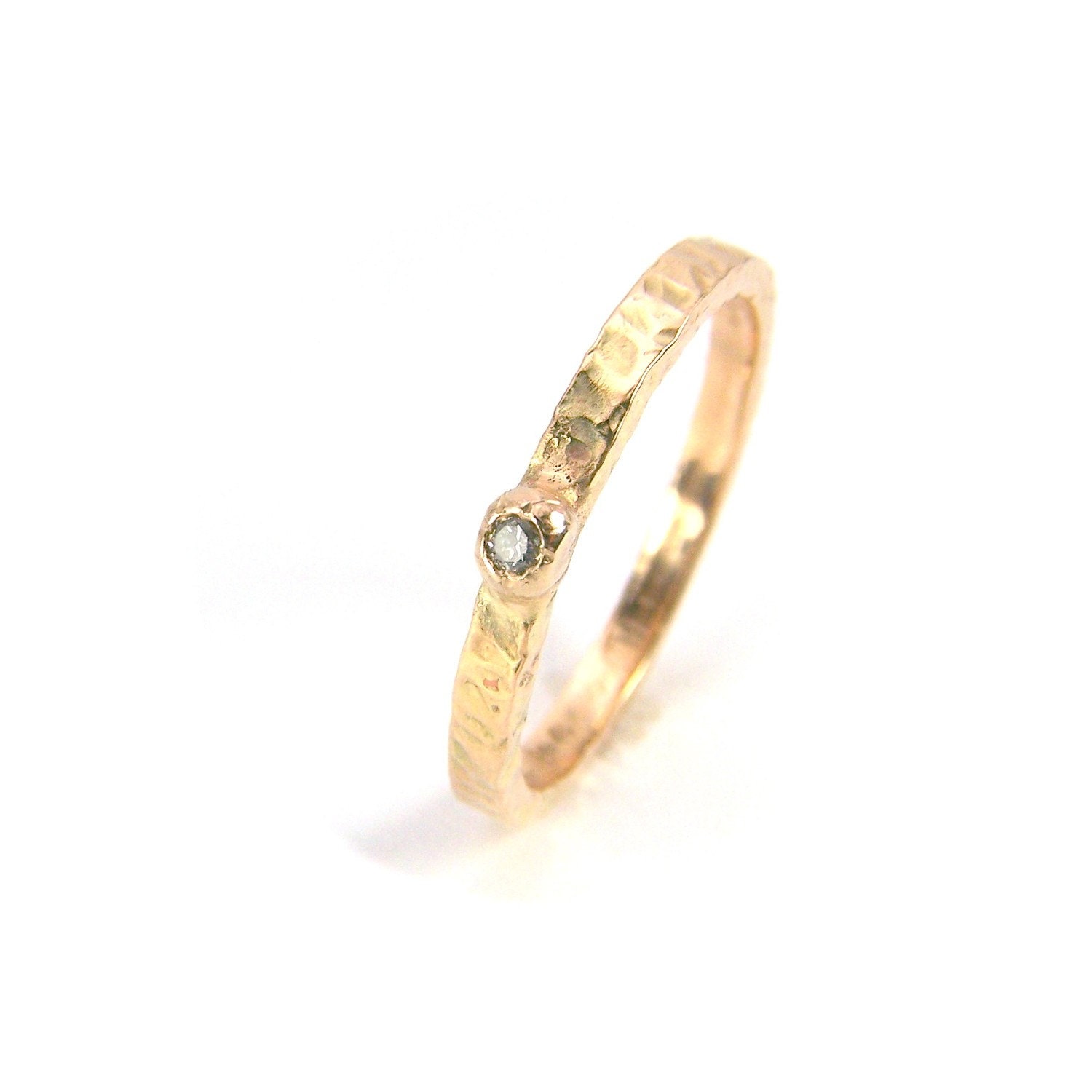 14K Yellow Gold Textured Ring Diamond - Single Brilliance