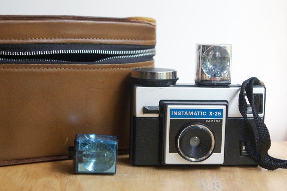 Instamatic X-25 Camera Outfit, Working, With Flashcubes and Case, On Sale, Great Gift